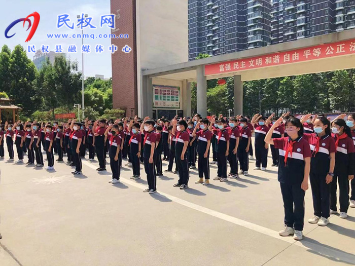 县团委国庆节期间组织开展系列群众性爱国主义教育活动